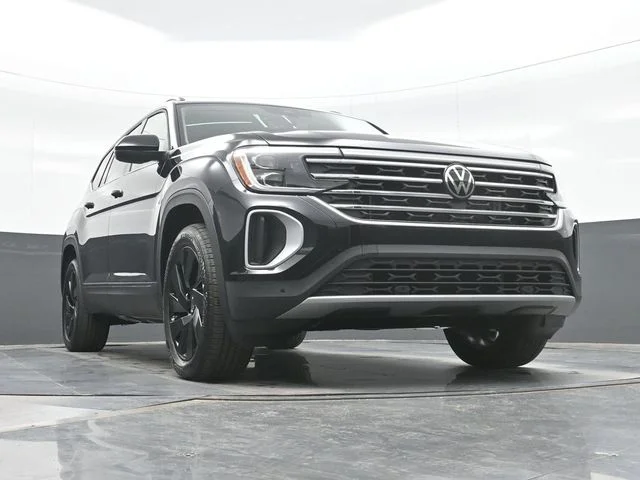 New 2026 Black Volkswagen 2.0T SE w/Technology image 22