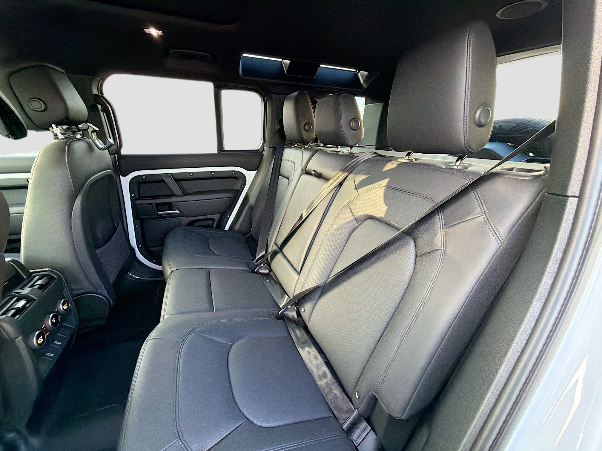 New 2026 Fuji White Land Rover X-Dynamic SE image 20