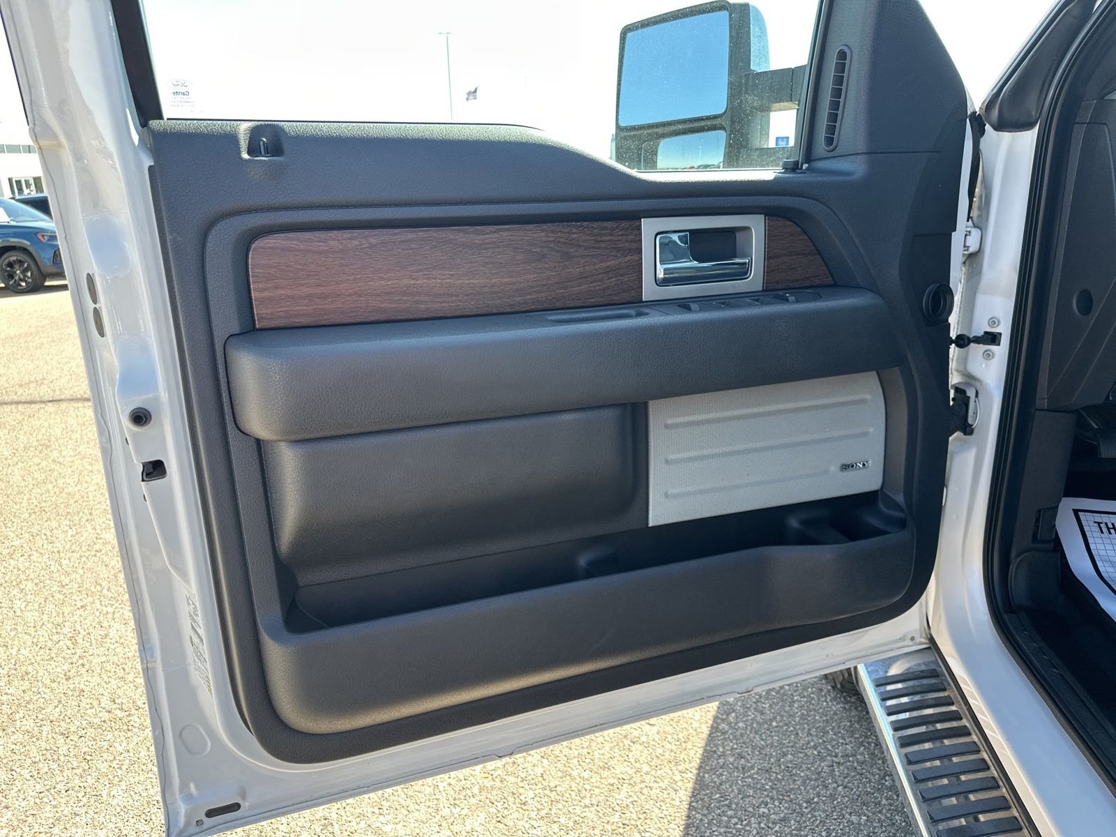 Used 2014 White Ford Lariat image 19