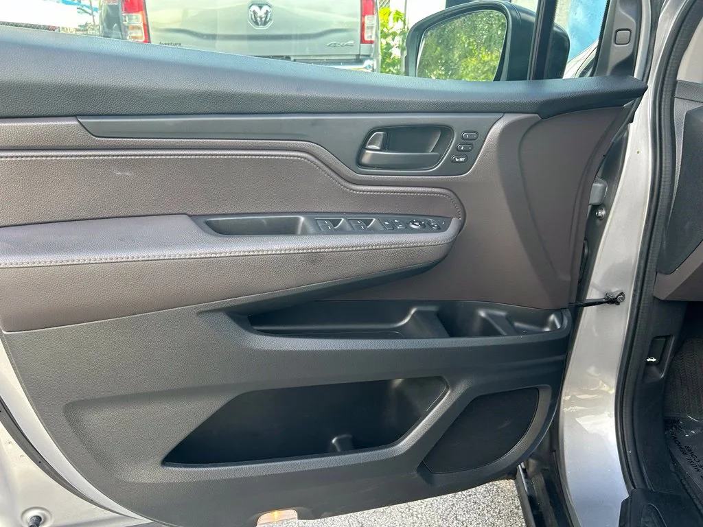 Used 2018 Silver Honda EX-L image 15
