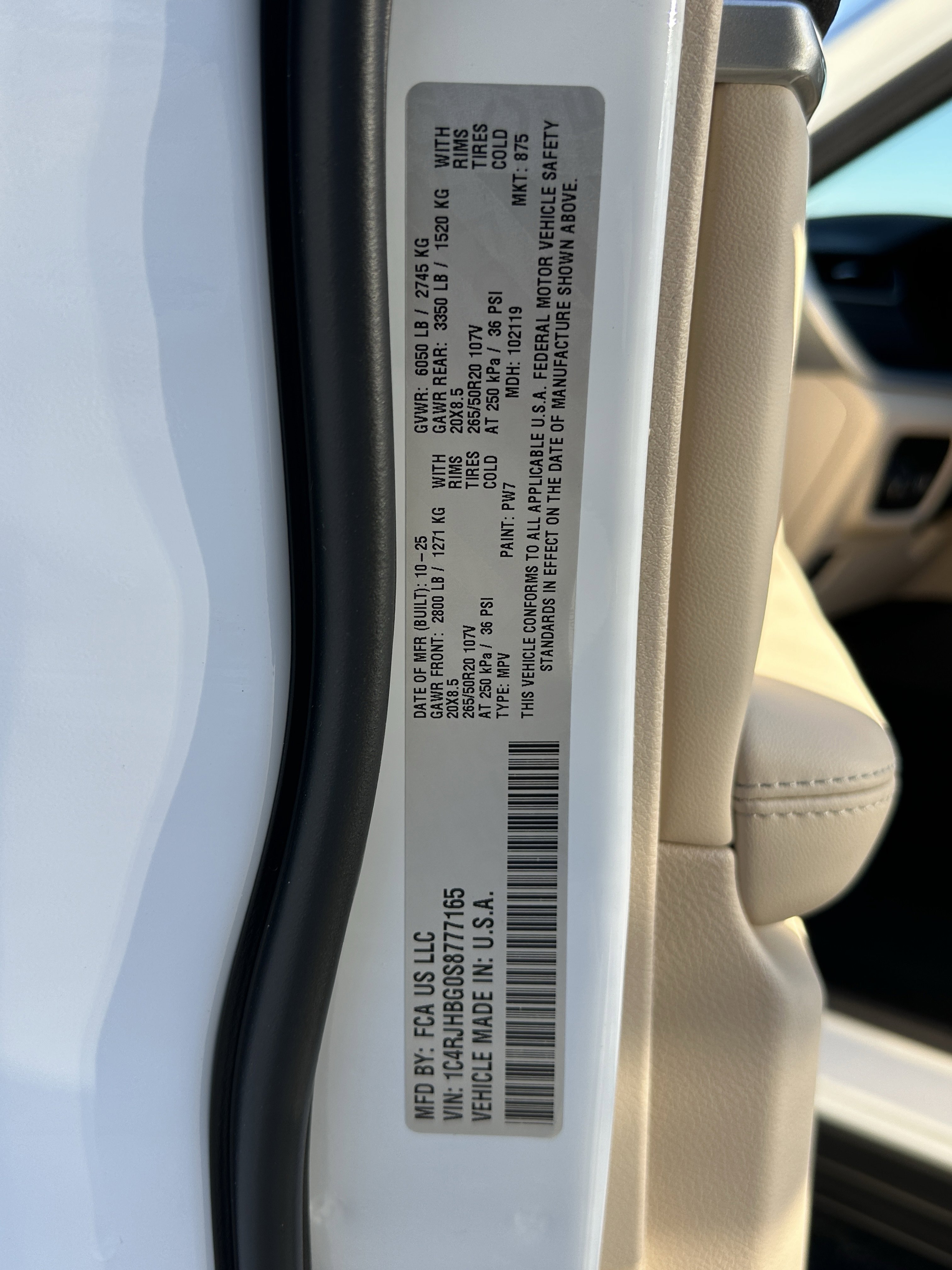 New 2025 Bright White Clear-Coat Exterior Paint Jeep Limited image 30