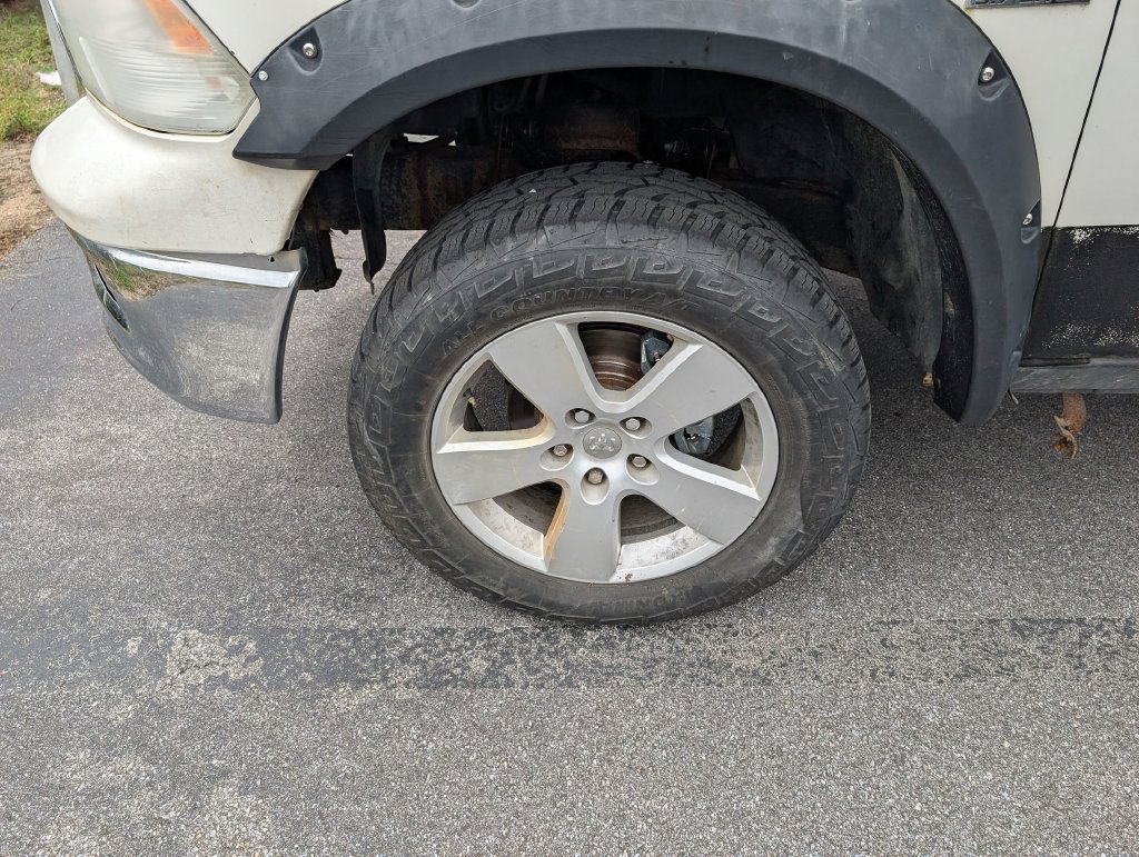 Used 2009 White Dodge SLT image 6