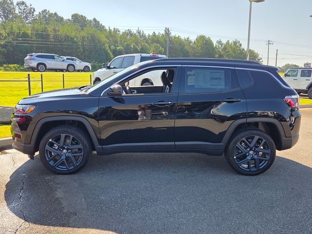 New 2026 Diamond Black Crystal Pearlcoat Jeep Latitude image 5