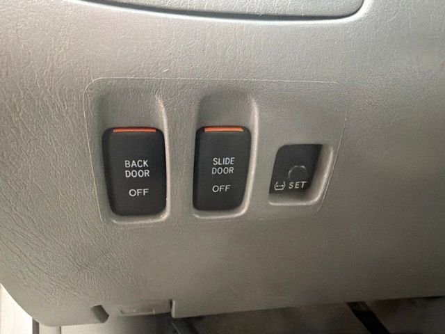Used 2008 White Toyota XLE image 16