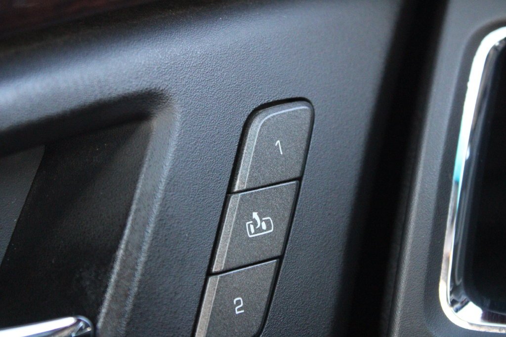 Used 2009 Thunder Gray ChromaFlair Cadillac Base image 4