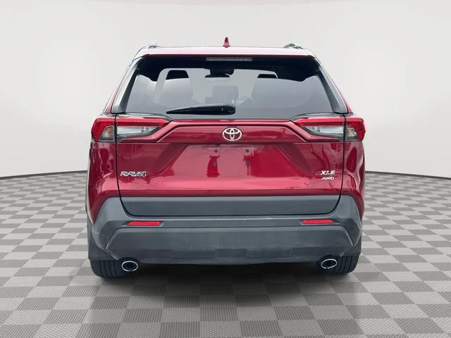 Used 2021 Red Toyota XLE Premium image 6