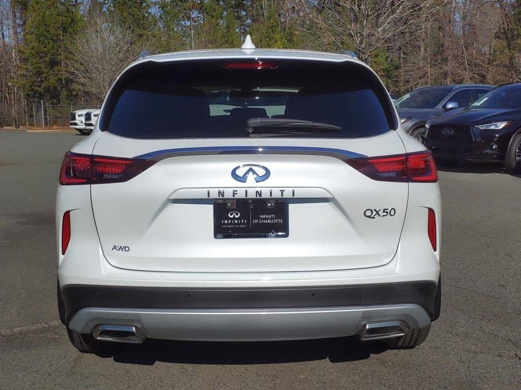 Used 2024 Radiant White INFINITI LUXE image 20