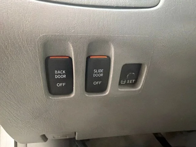 Used 2008 White Toyota XLE image 16