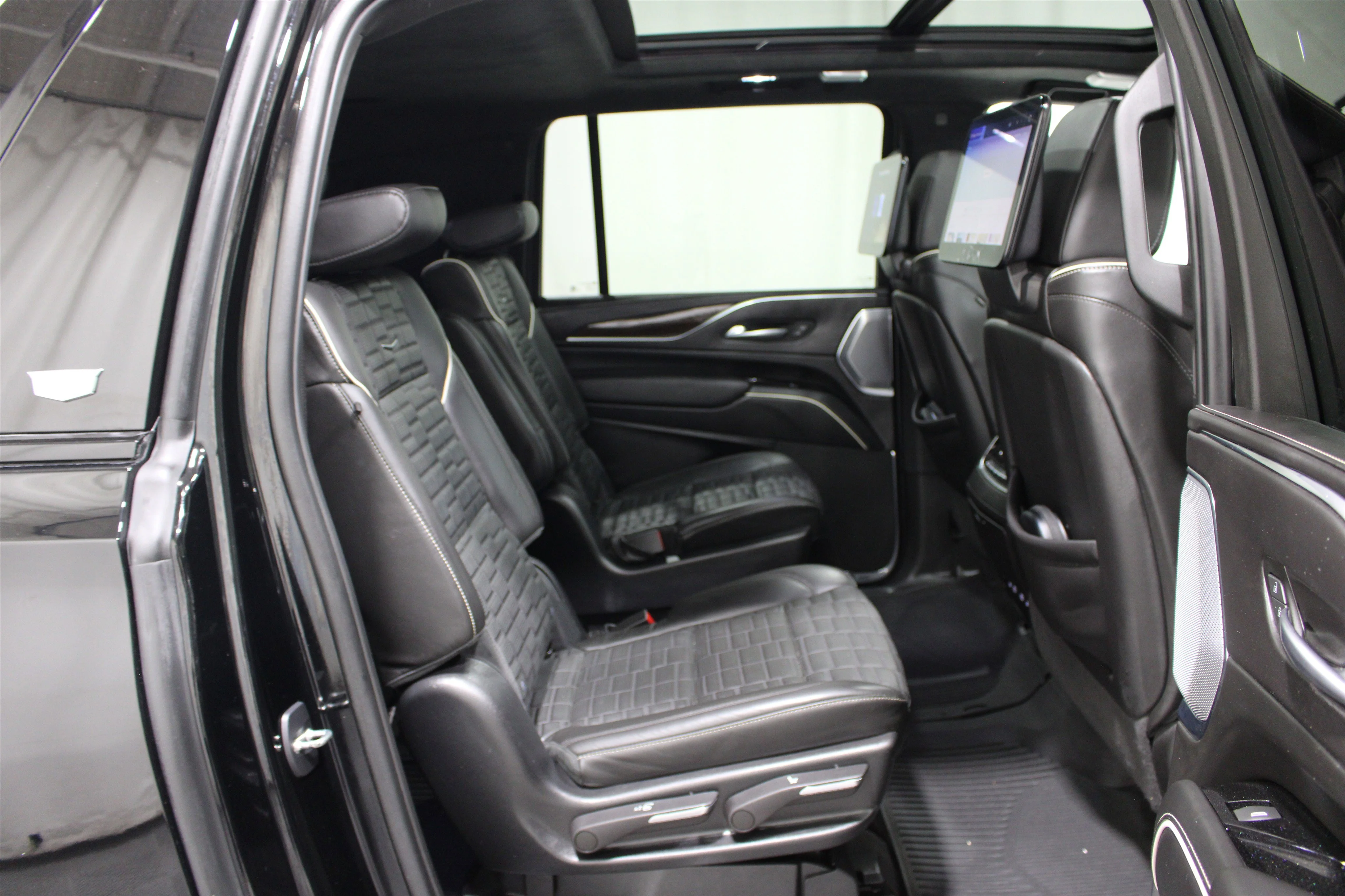 2023 Cadillac Escalade ESV Sport Platinum - Photo 28