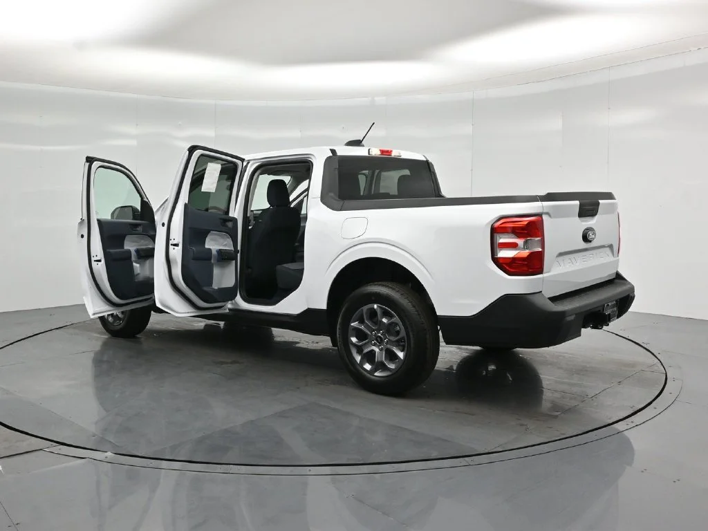 New 2026 Oxford White Ford XLT image 30