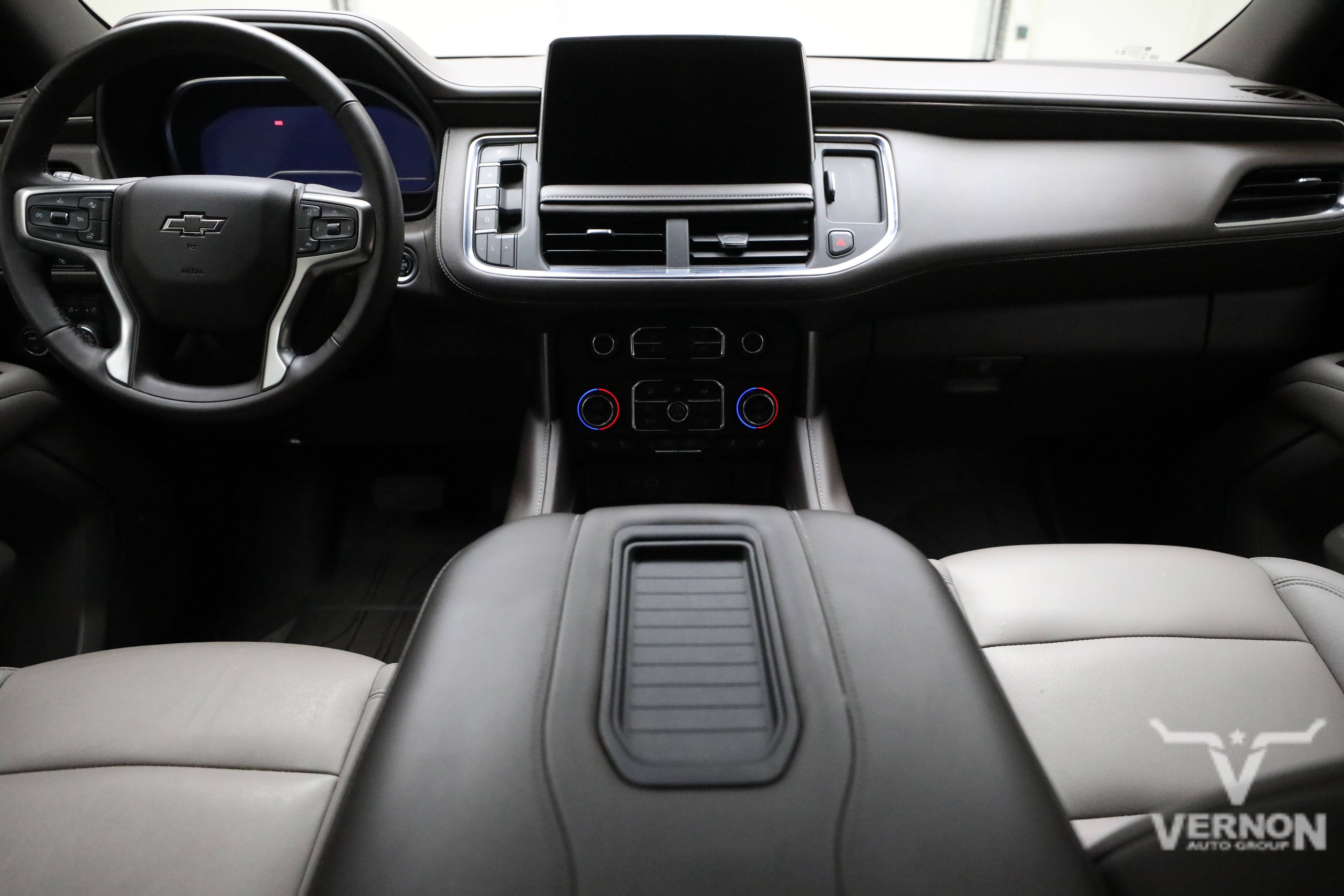 Used 2024 Iridescent Pearl Tricoat Chevrolet Y image 13