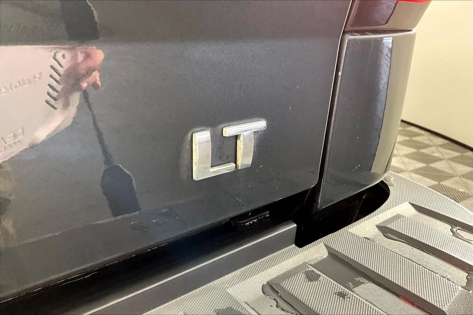Used 2018 Graphite Metallic Chevrolet LT image 10