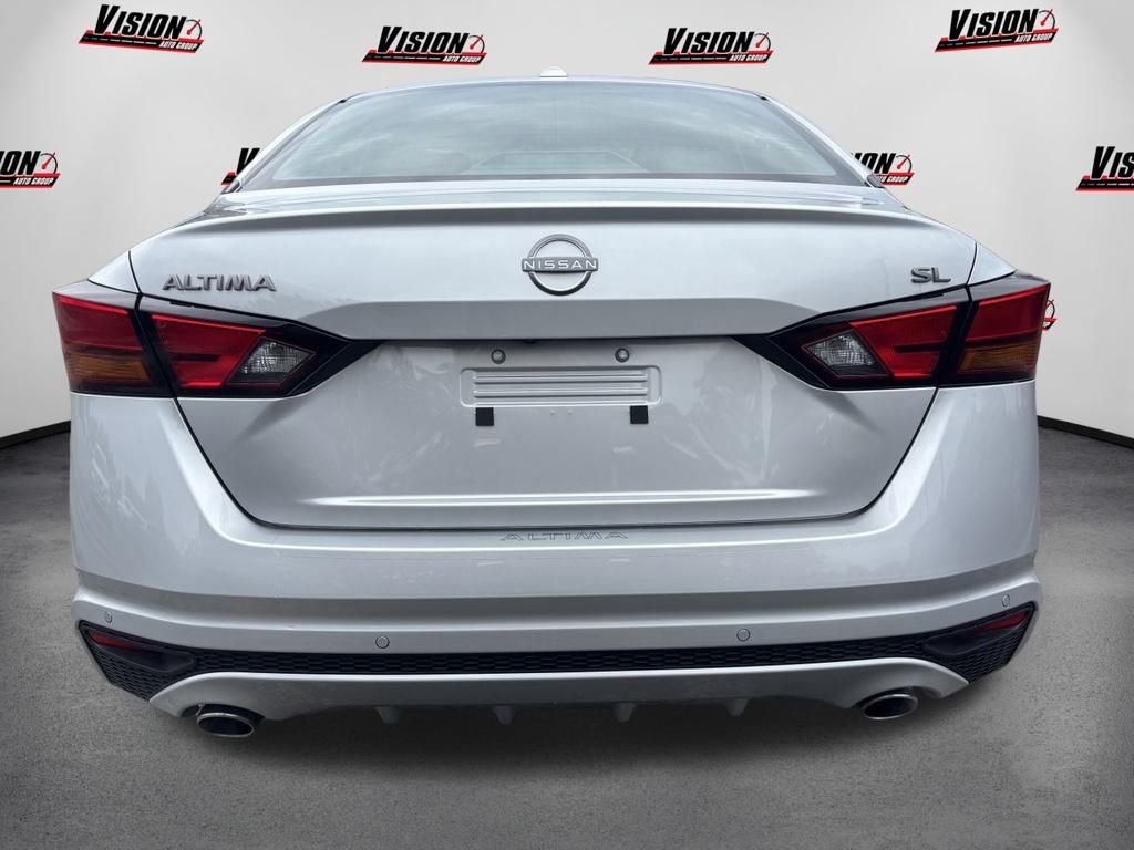 Used 2025 Silver Nissan 2.5 SL image 4