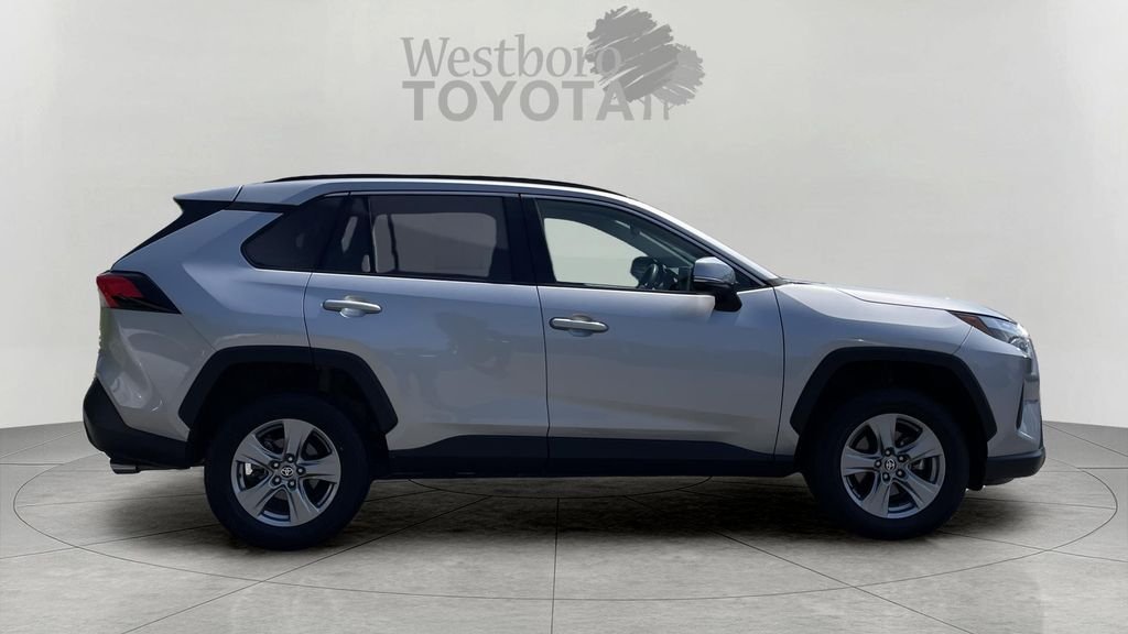 2024 Toyota RAV4 XLE - Photo 8