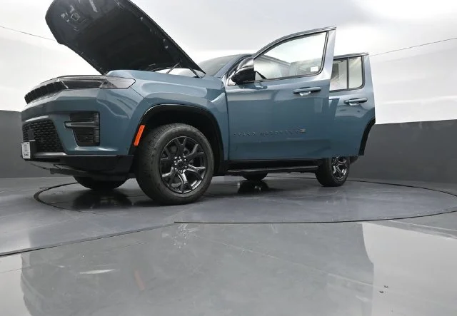 New 2026 Steel Blue Exterior Paint Jeep Limited Altitude image 31