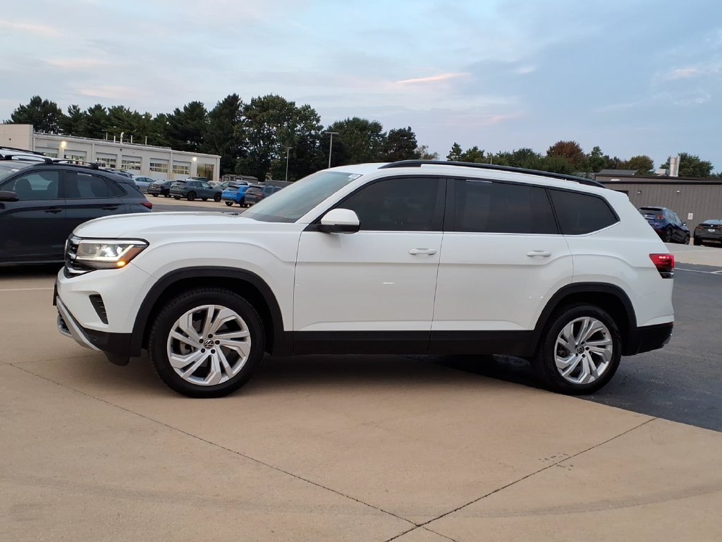 Used 2021 Volkswagen Atlas SE w/Tech with VIN 1V2HR2CA5MC561242 for sale in Savoy, IL