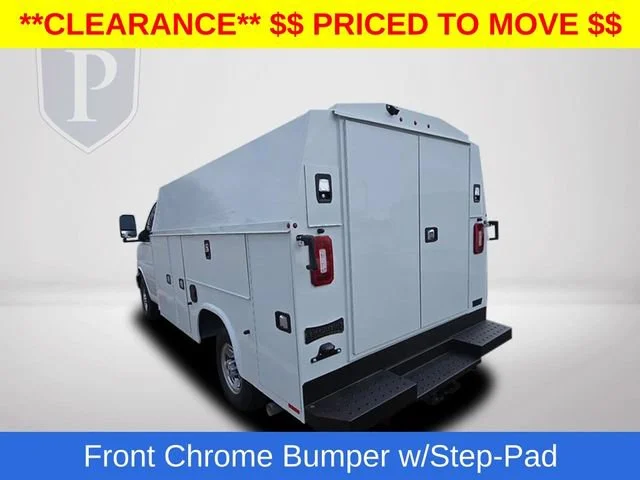 New 2025 Summit White Chevrolet 1WT image 9