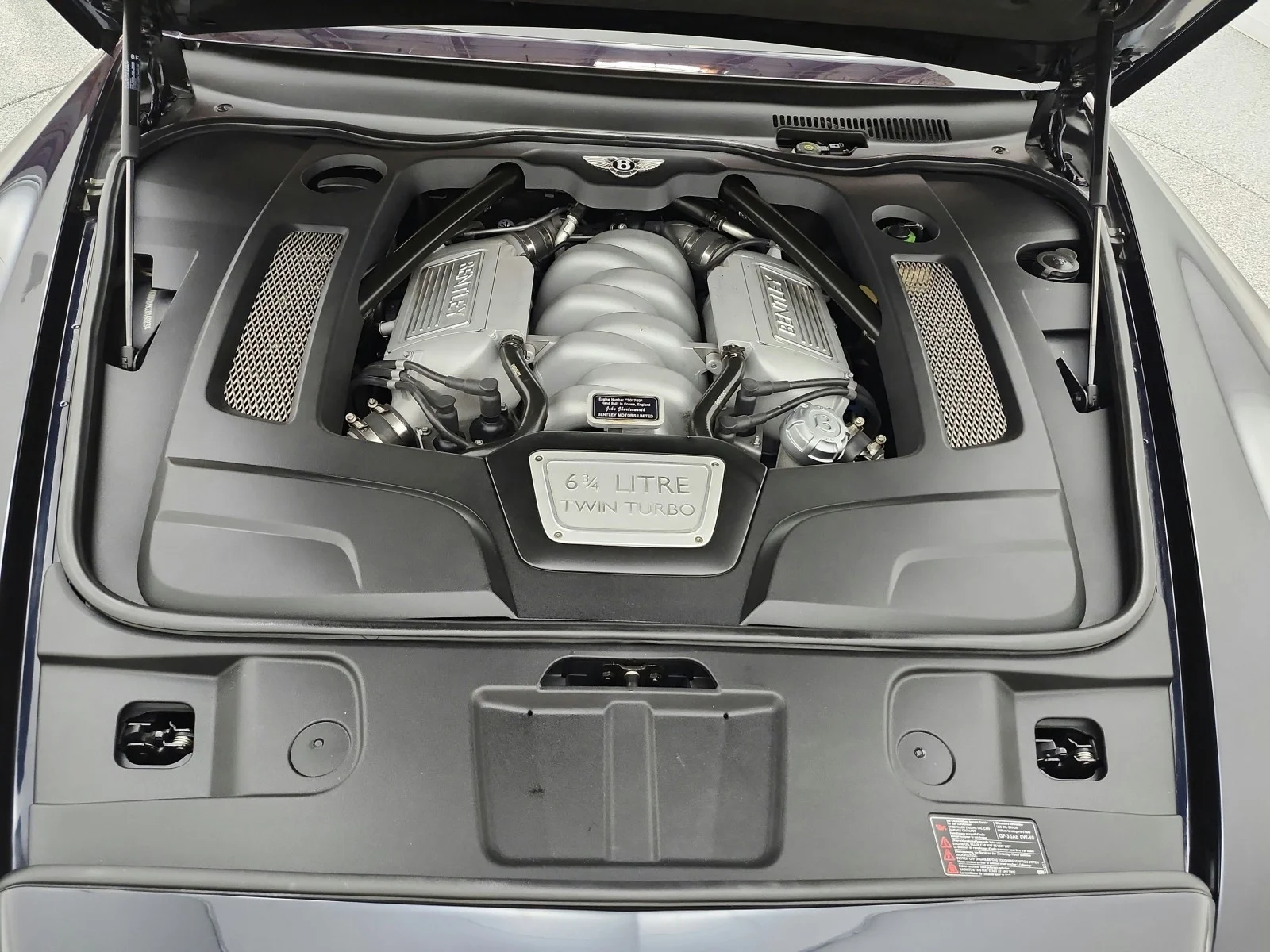 Used 2012 Oxford Blue Solid Bentley 4dr Sdn image 16