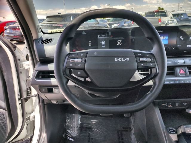 Used 2025 White Kia LXS image 20