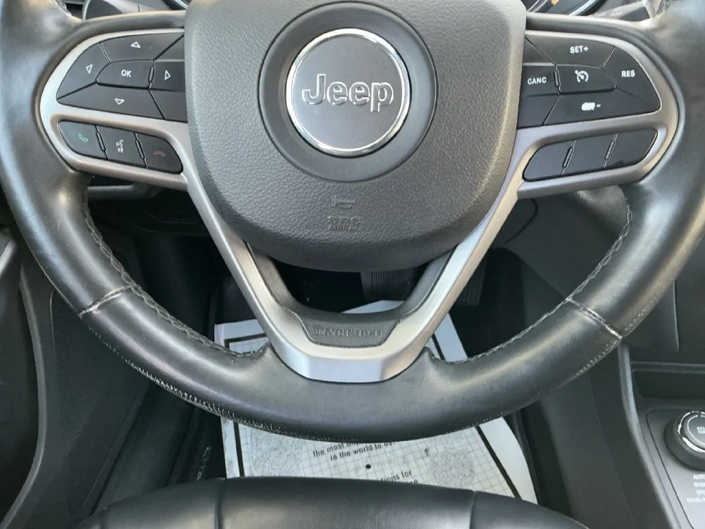 Used 2019 Red Jeep Latitude Plus image 24