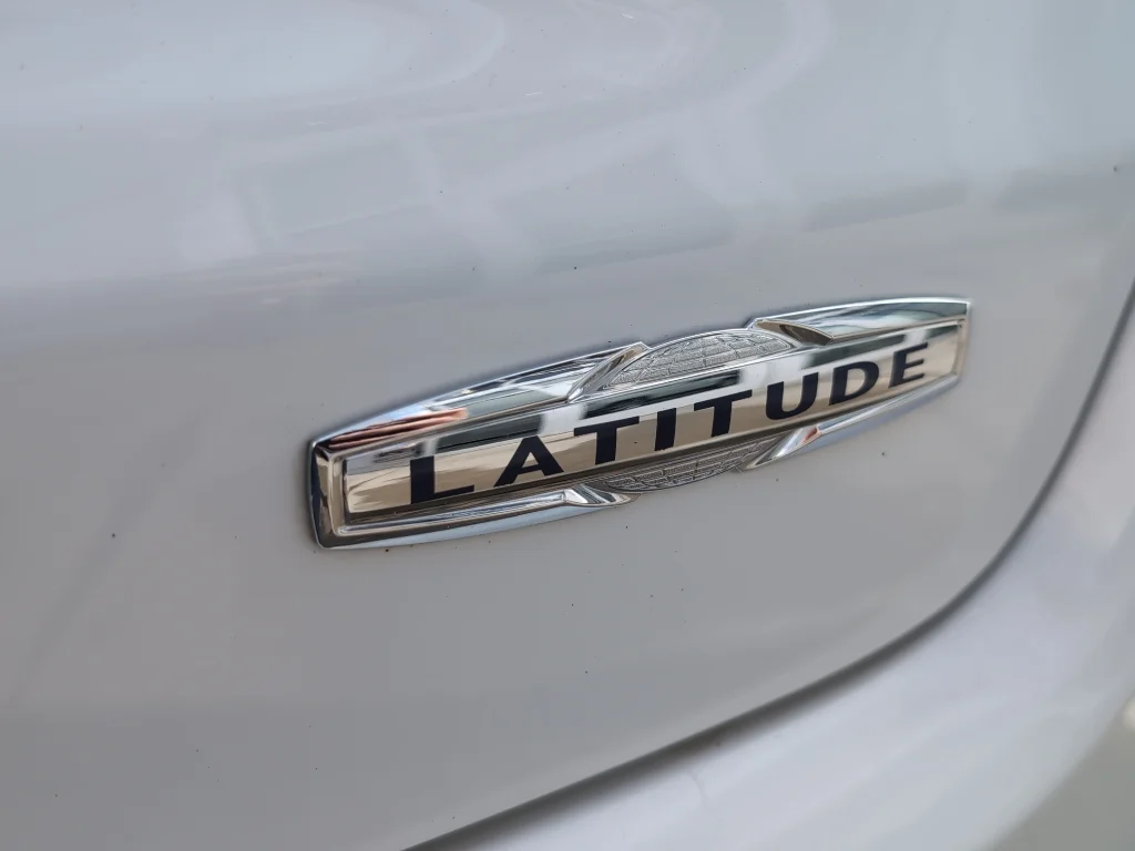 Used 2024 Bright White Clearcoat Jeep Latitude image 37