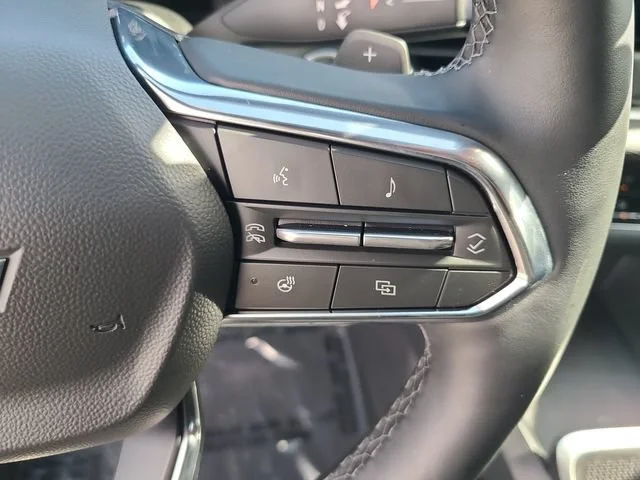 New 2026 Summit White Chevrolet LT image 27