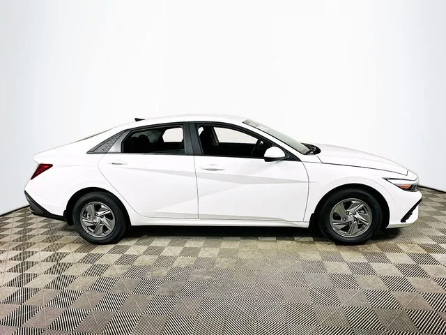 New 2026 Hyundai ELANTRA SE