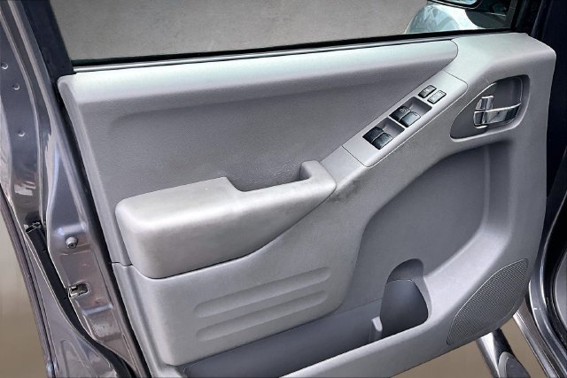 Used 2021 Gray Nissan SV image 15