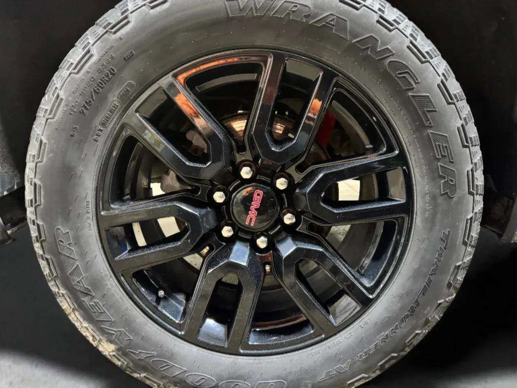 Used 2024 Onyx Black GMC Elevation image 36