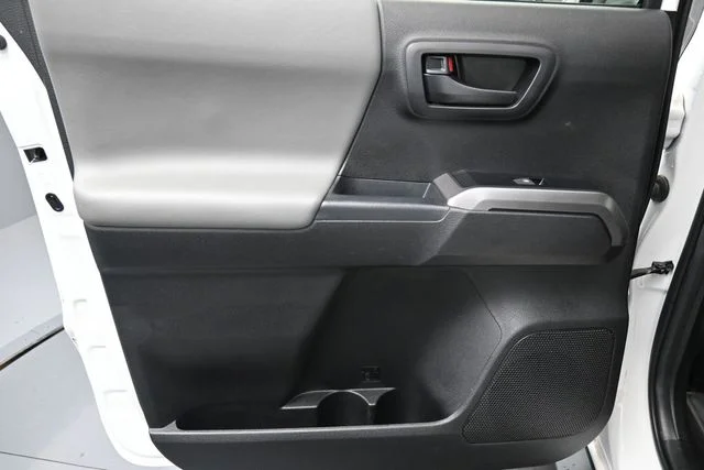 Used 2022 White Toyota SR5 image 9