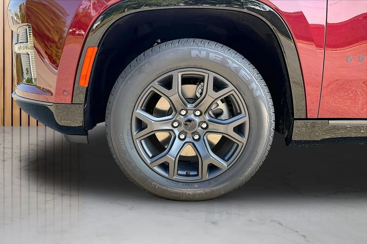 New 2026 Velvet Red Pearl-Coat Exterior Paint Jeep Limited Altitude image 35