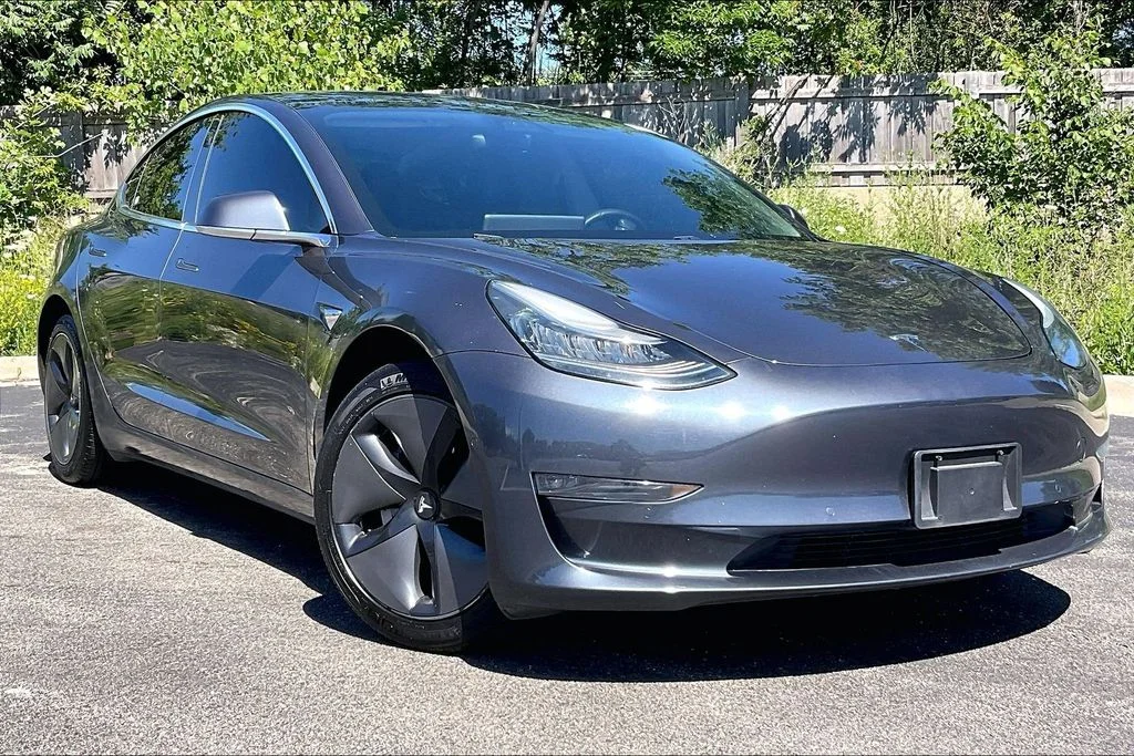2019 Tesla Model 3 Rear-Wheel Drive Mid Range's photo