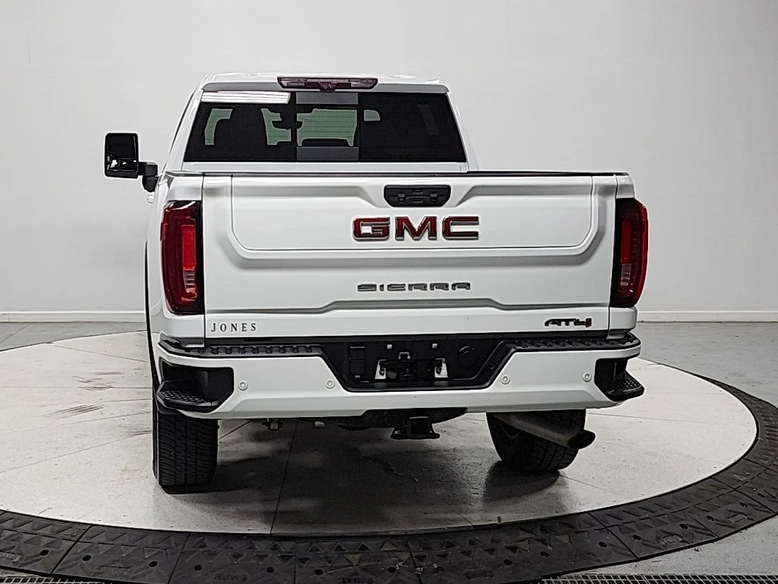 Used 2022 White GMC AT4 image 7