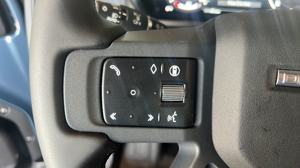 2026 Land Rover Defender X-Dynamic SE - Photo 39
