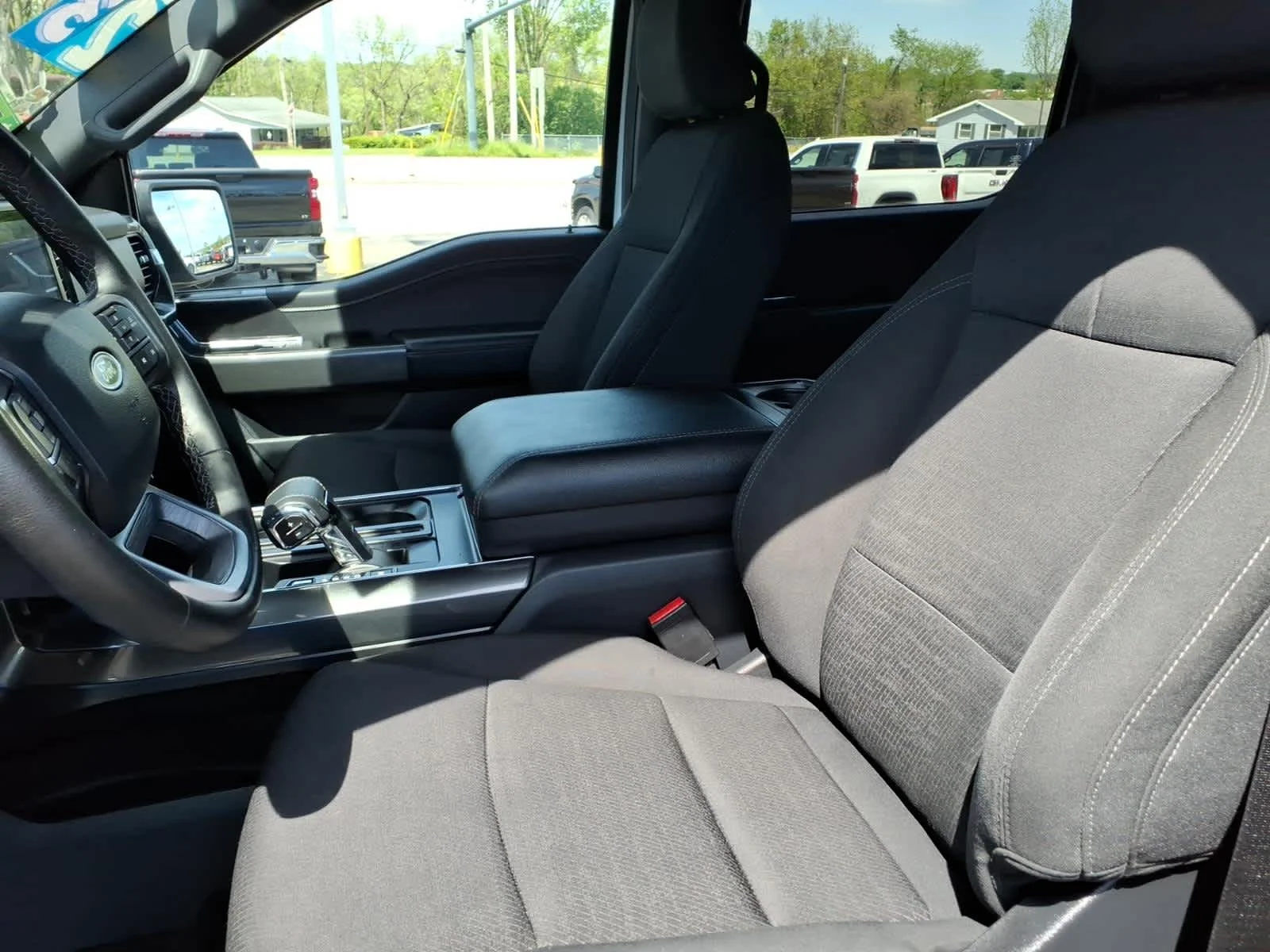 Used 2023 Oxford White Ford XLT image 4