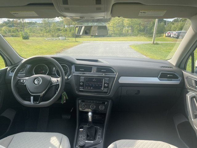 Used 2018 White Volkswagen S image 8