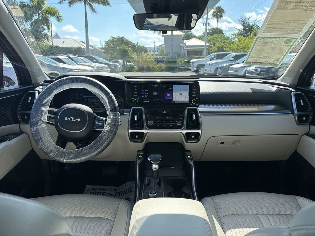 Used 2023 Silver Kia S image 10