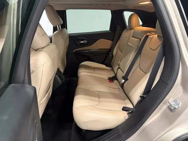 Used 2015 Beige Jeep Limited image 31