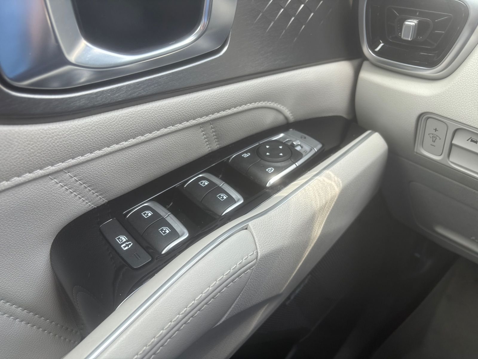 Used 2021 Silver Kia SX-Prestige image 20