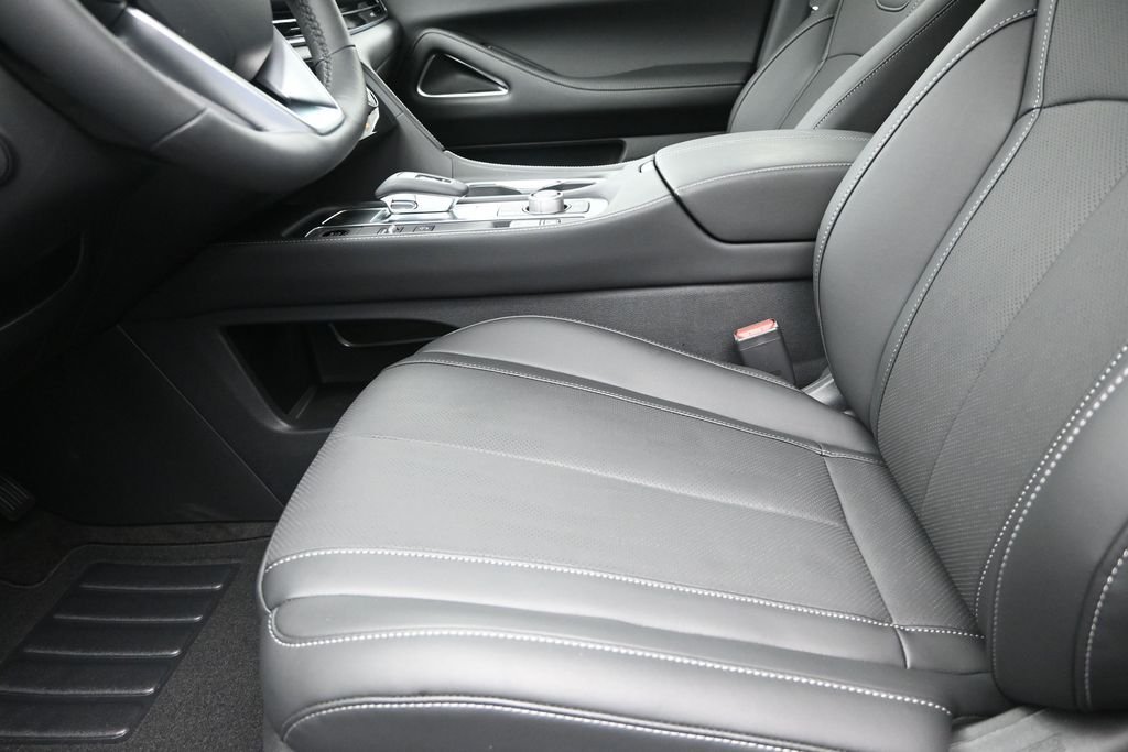New 2027 2T RAD WHT INFINITI Sport AWD image 13