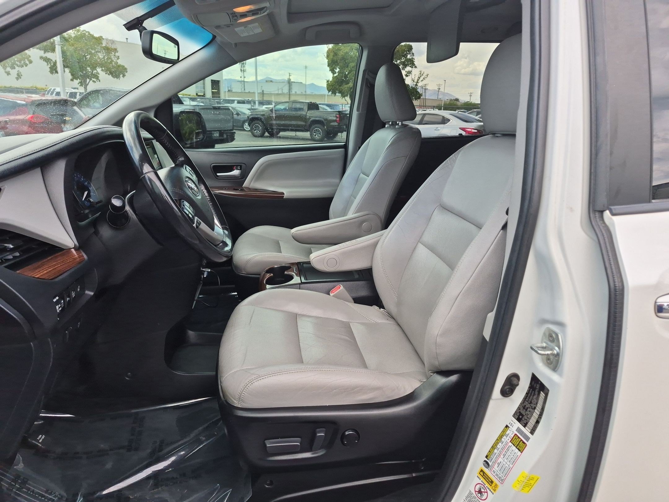 Used 2017 Blizzard Pearl Toyota Limited image 24