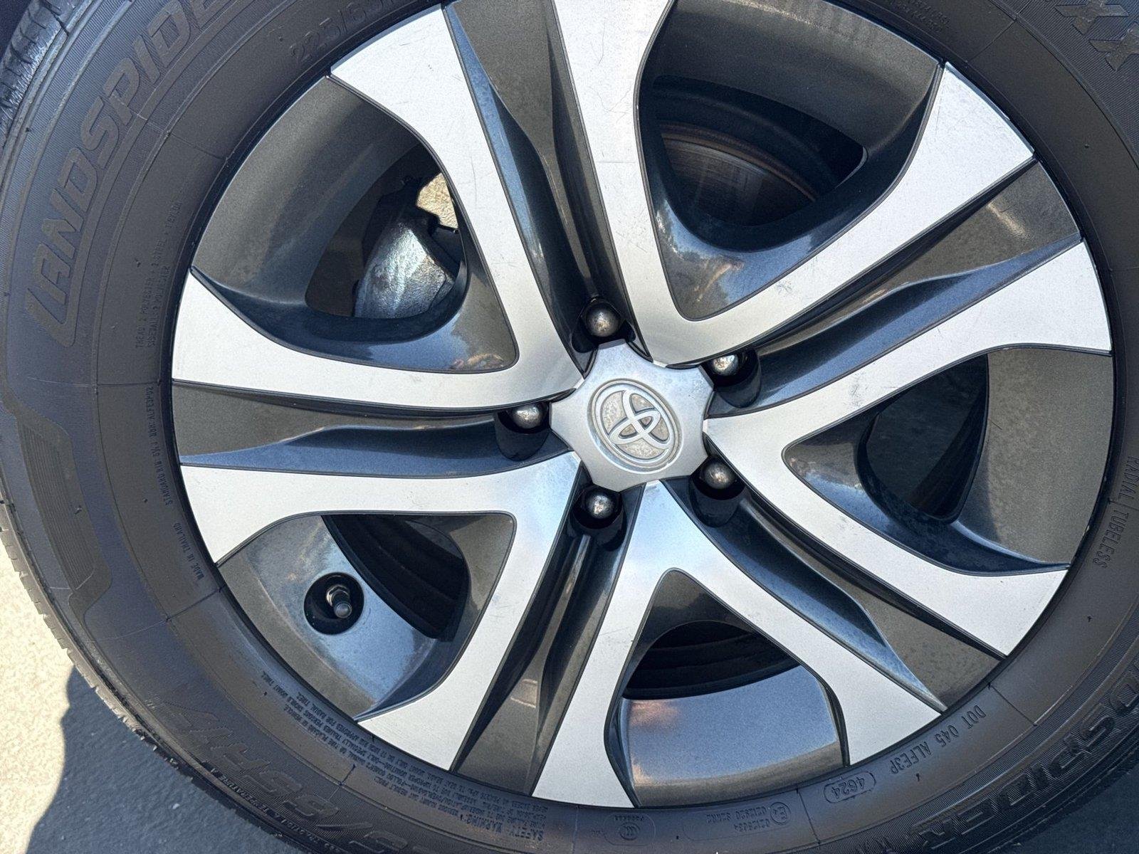 2017 Toyota RAV4 LE - Photo 38