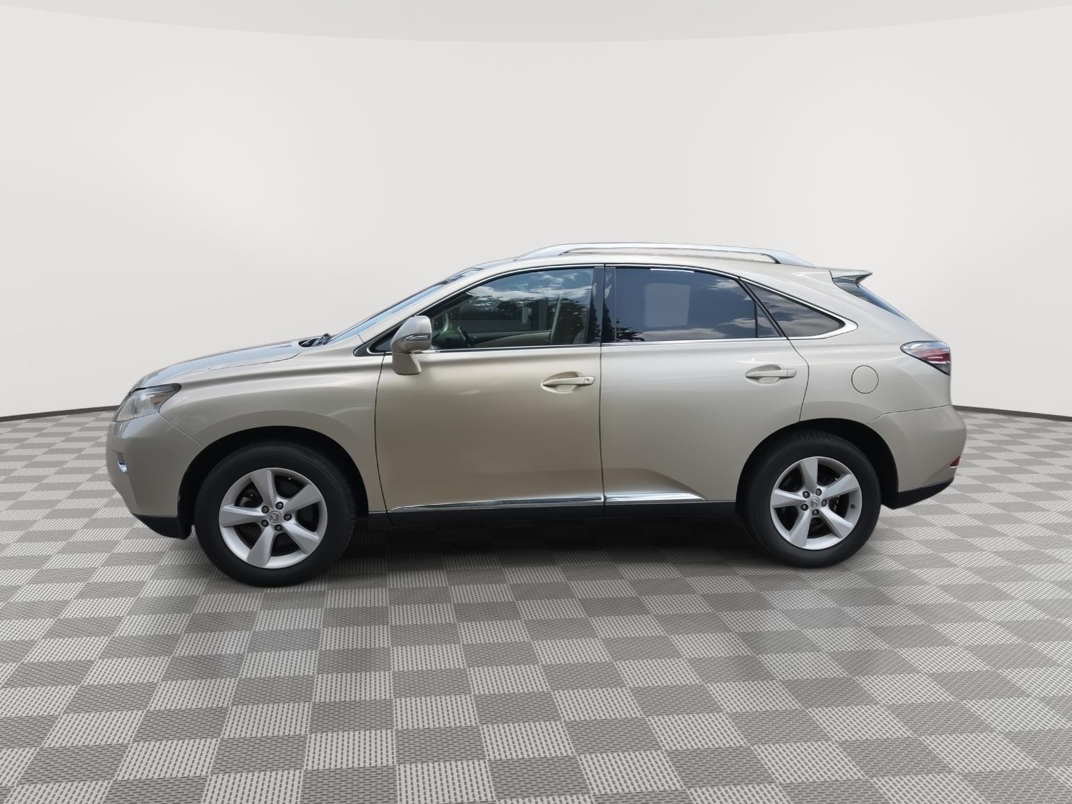 Used 2015 Satin Cashmere Metallic Lexus Base image 6
