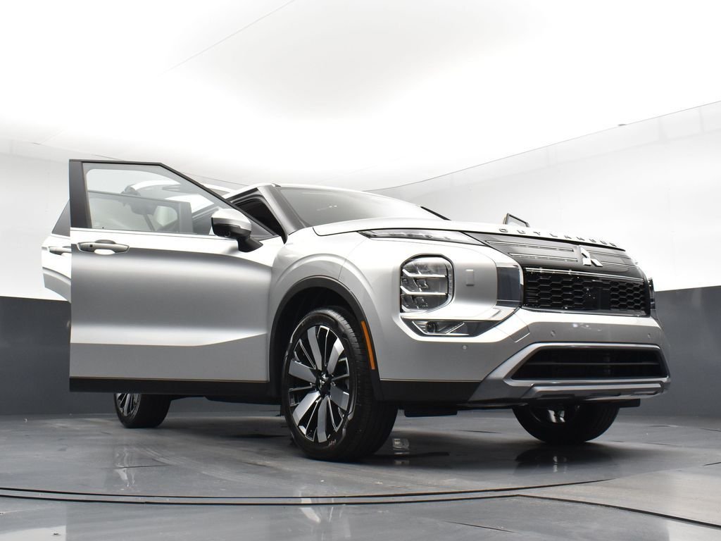 New 2026 Silver Mitsubishi SE image 29