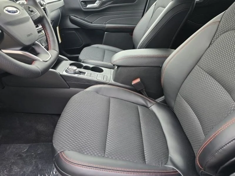 2025 Ford Escape ST-Line - Photo 8