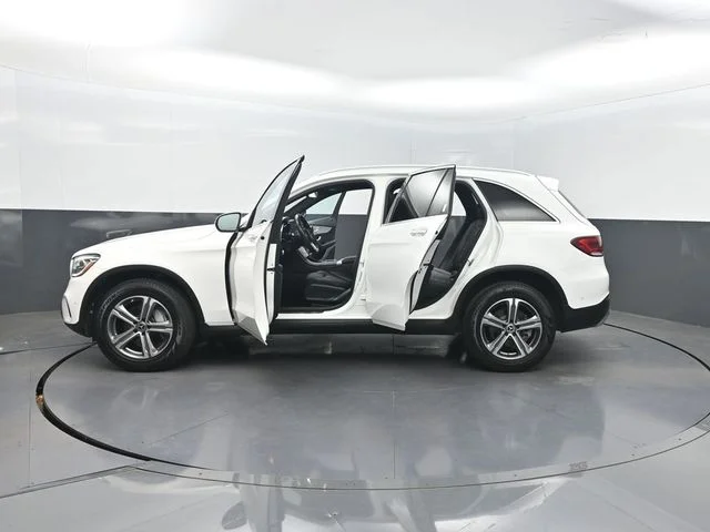 Used 2022 White Mercedes-Benz GLC 300 image 39