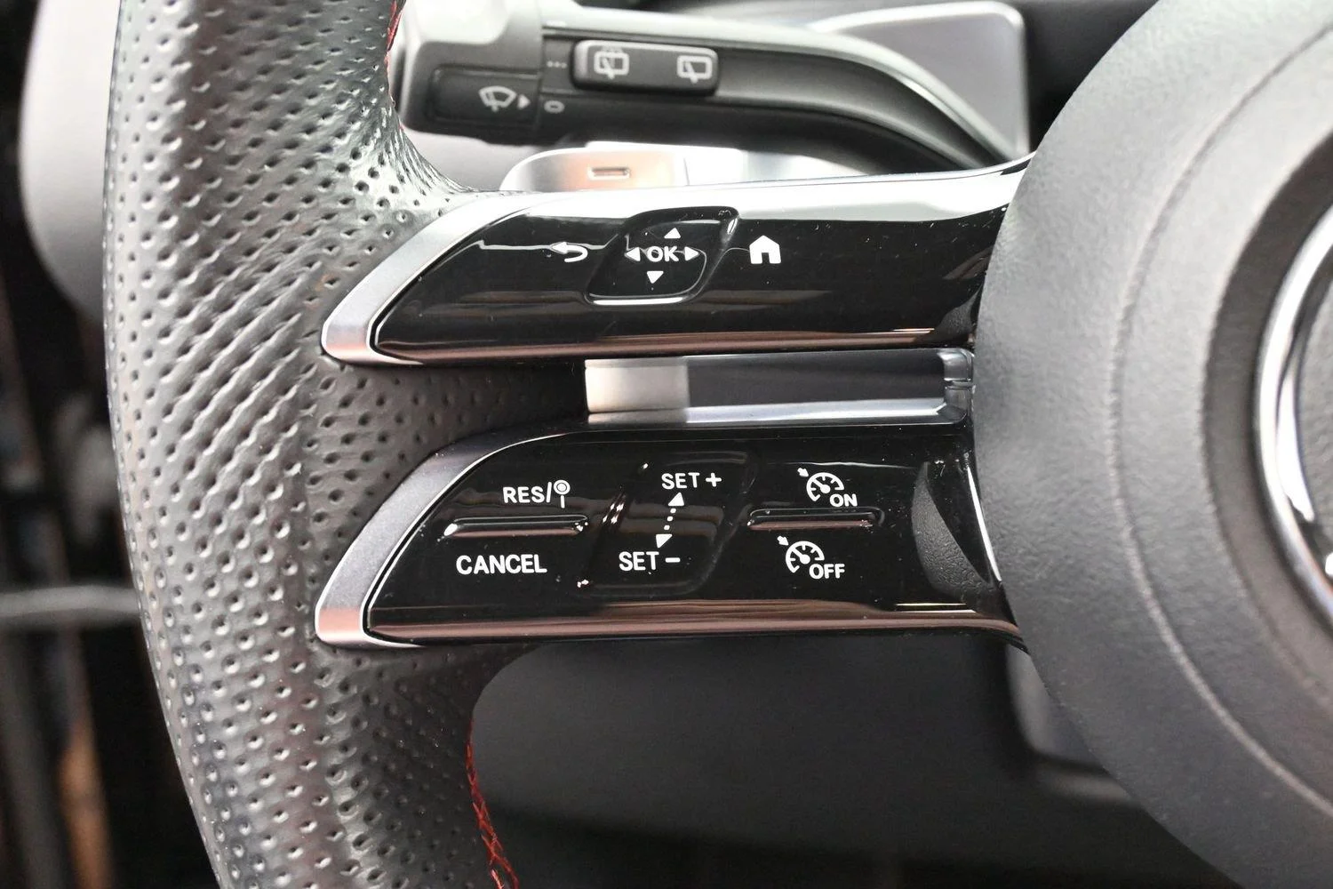 Used 2024 Black Mercedes-Benz GLB 250 image 18