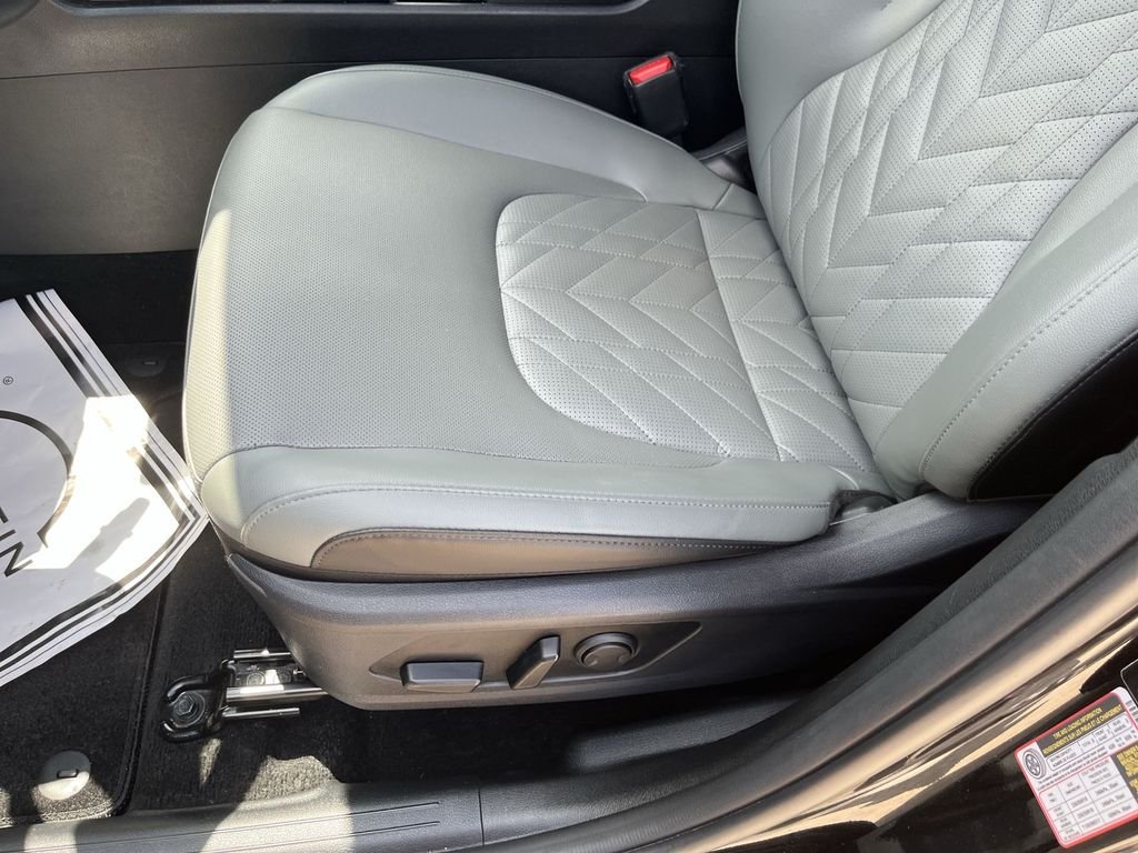Used 2023 Black Kia X-Line image 12