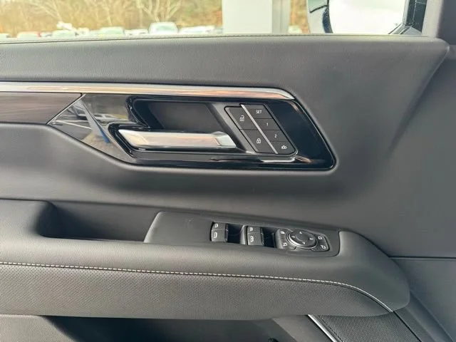 2026 Chevrolet Suburban Premier - Photo 14
