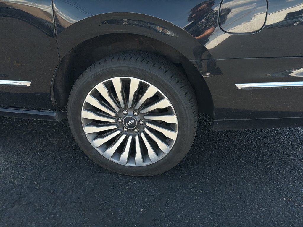 Used 2020 Infinite Black Lincoln Reserve image 4